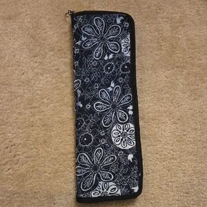 Floral Black and White Knitting Needle Case w/ 3 Pairs Of Needles